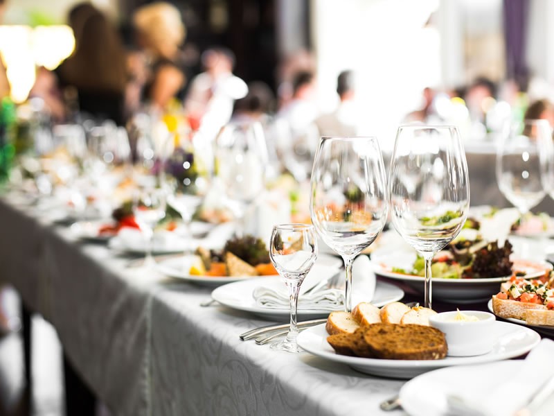 2 Ways to Take Your Restaurant Business to the Top of the Food Chain